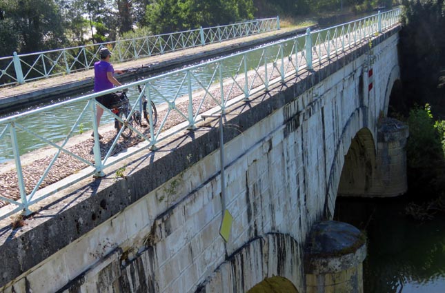 Pont-canal de la Base