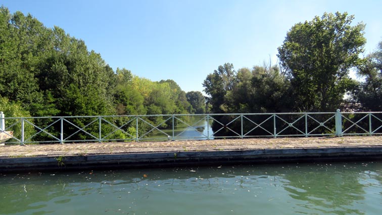 Pont-canal et la Base en contre-bas