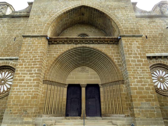 Le portail de l'église du Monasteio de la Oliva.