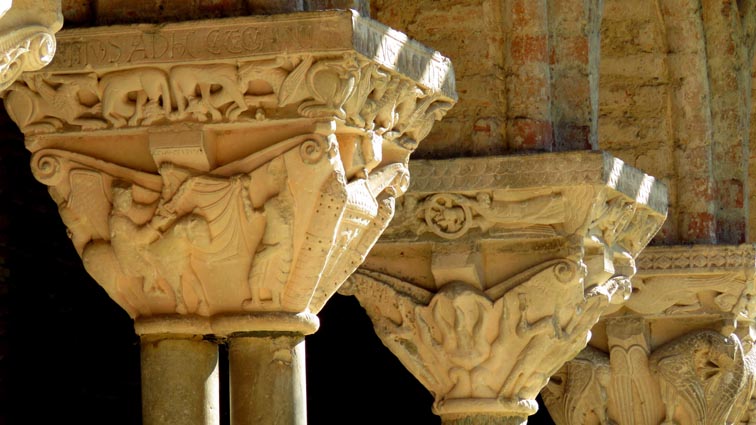 Clotre de l'abbaye de Moissac : Saint Martin coupant son manteau