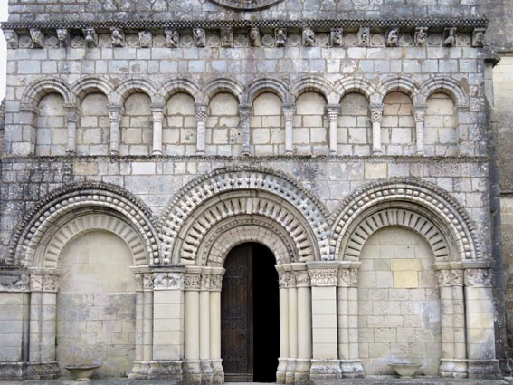 Façade occidentale de l'église de Saint-Fort-sur-Gironde