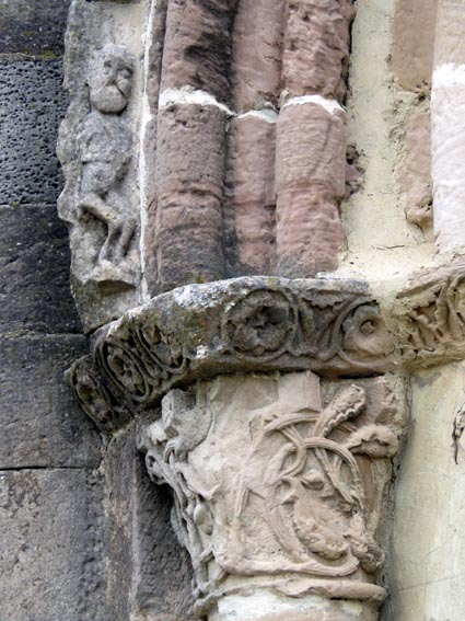 Chapiteau du portail de la chapelle Sainte Marie d'Eunate