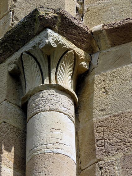 Marques de tcherons sur la chapelle Sainte Marie d'Eunate