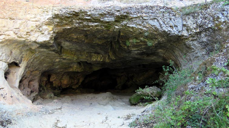 La grotte d'Orbaneja del Castillo