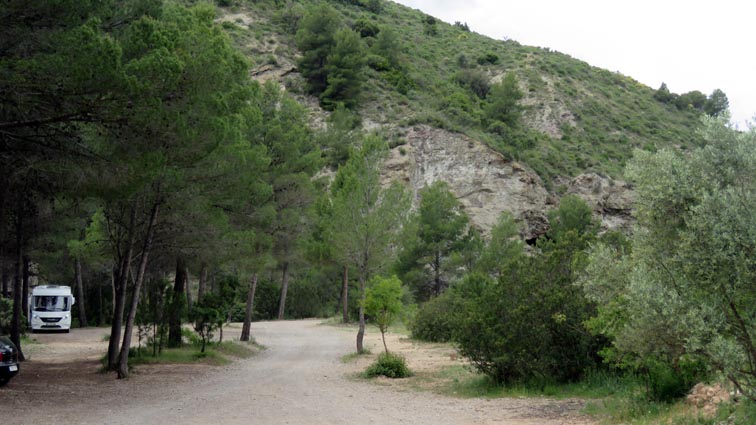 Nous nous arrtons  l'ombre sur le parking qui se trouve  l'extrmit de la piste conduisant  l'aqueduc de Pea Corta