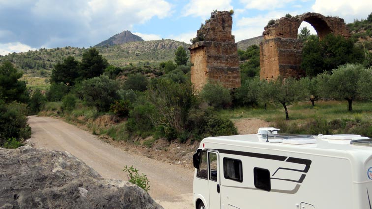 Retour sur la piste d'accs  l'aqueduc de Pea Cortada