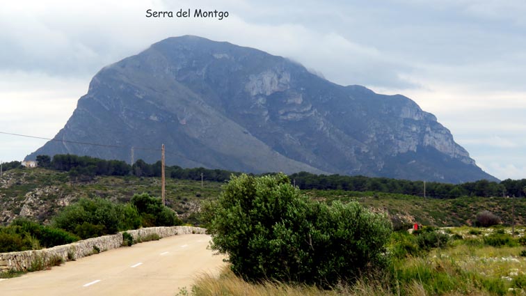 La Sierra de Montgó daigne enfin sortir des nuages...