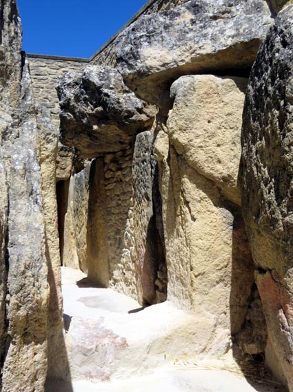 Entrée du dolmen de Vieja