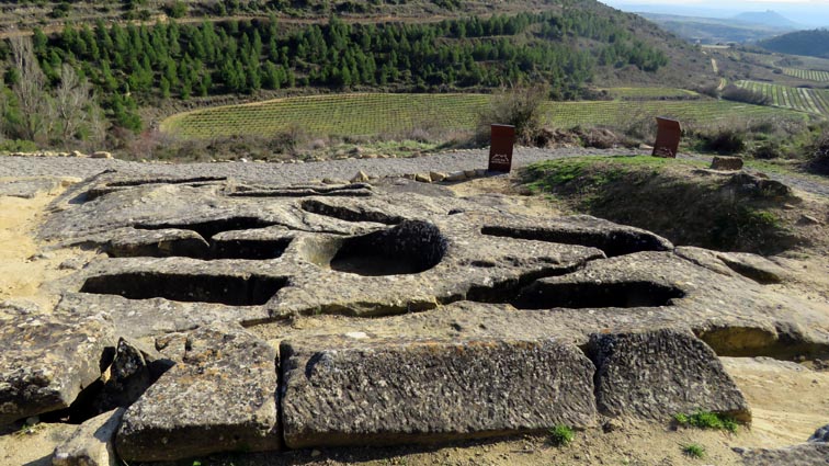 Cuve circulaire de la ncropole de Santa Mara de la Piscina