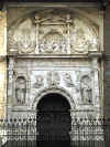 Le portail de la collégiale Santa Maria (à droite Saint Paul et à gauche Saint Pierre).