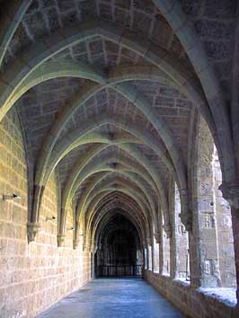 Le cloître gothique.
