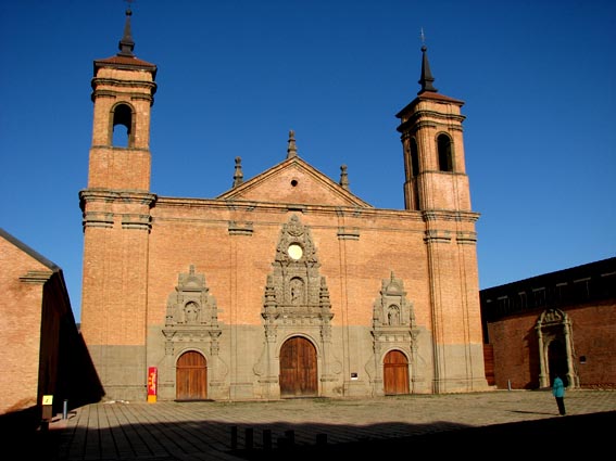 Le nouveau monastère édifié sur le plateau de San Indalecio.
