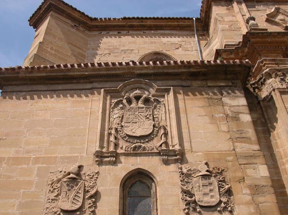 Blasons sur la faade Sud de la cathdrale.