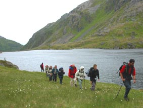 Passage au bord du vestredalsvatnet.