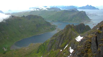 Le Kartfjorden vu du sommet du Justadtinden