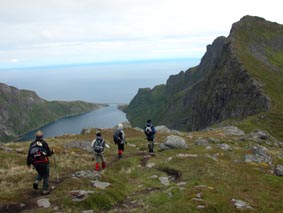 Nous dominons le Djupfjorden à la descente.
