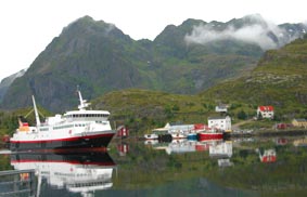 Le bateau qui nous emmne  l'le de Vaeroy.