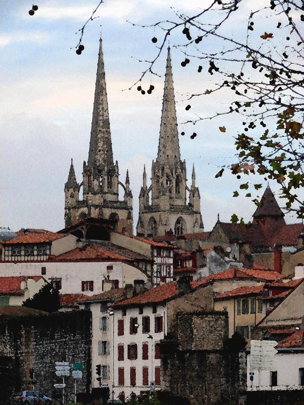 Les maisons du Grand bayonne, dominées par les flèches de la cathédrale Sainte Marie...