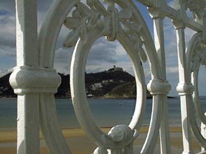 Monte Igueldo, vu de la Concha  Saint Sbastien (Donosti)