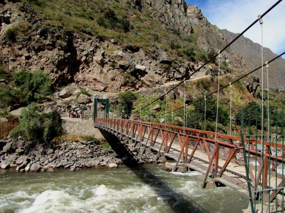 Le pont du kilomètre 88, départ officiel du Chemin de l'Inca.