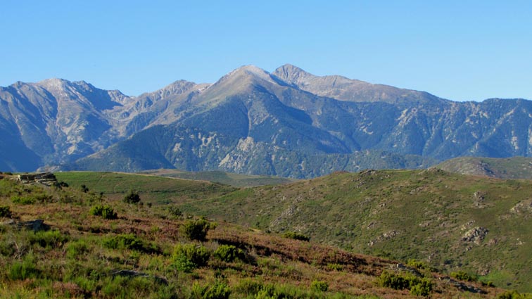 Nous découvrons un magnifique point de vue sur le massif du Canigou