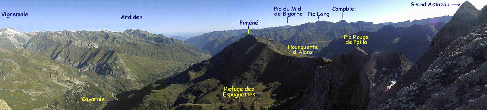 Vue du Vignemale au Grand Astazou depuis le Petit Astazou.