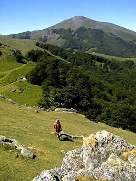 Autza et le col d'Urrizpilota vus du sommet d'Urrizpilota.