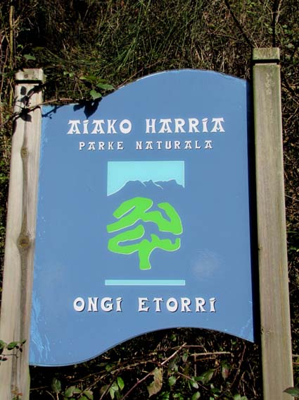 Un panneau du parc naturel "Aiako Harria"