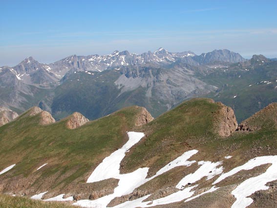 Les sommets de la vallée d'Aspe au dessus de la crête Nord.