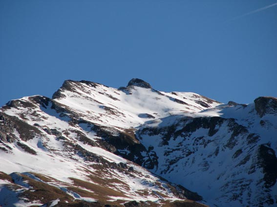 Le sommet du Pic Gaziès, qui manque cruellement de neige pour un mois de janvier...