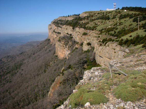Superbe vue sur les falaises de poudingue exposes au Sud.