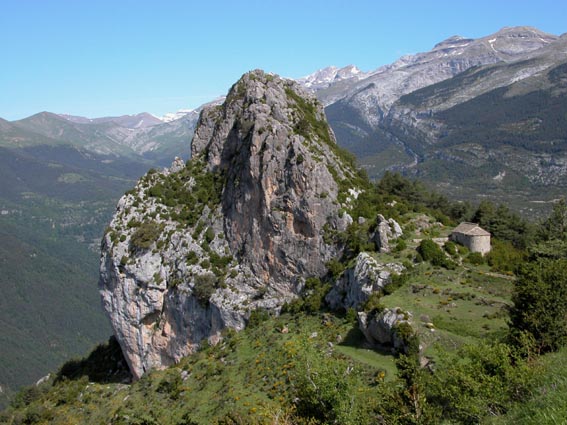 L'ermitage "de los Santos Juan y Pablo" vu du col.