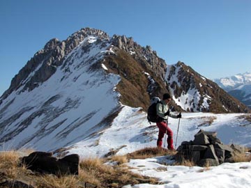 Arrive sur la crte d'Escoueste, avec le Deck de Lhurs  l'arrire-plan