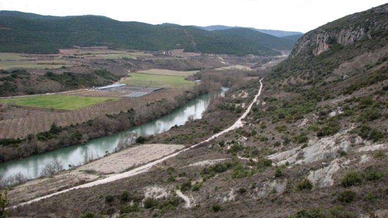 La piste carrossable qui longe le río Irati.