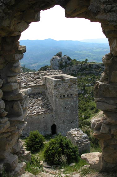 L'ermitage San Miterio y San Celedonio vu de la tour du chteau.