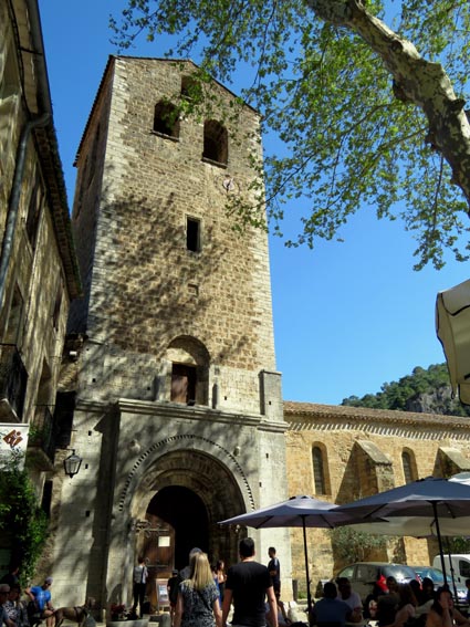 Portail de l'abbaye de Gellone à Saint-Guilhem le Désert