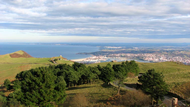 Vue sur Hendaye et la Côte Basque.