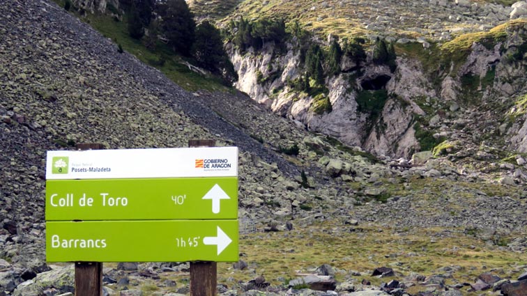 Un panneau annonce le col du Toro en face de nous  40 minutes