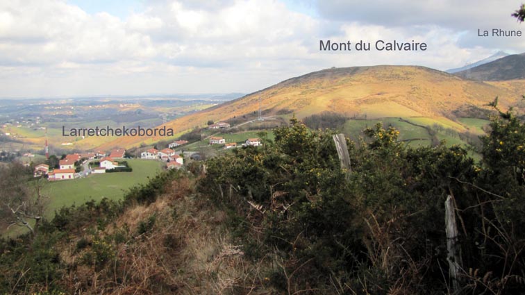 Le Mont du Calvaire et le quartier Larretchekoborda.