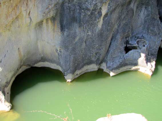 Le rio Irati au pied du pont du diable.