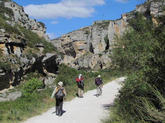 Nous suivons la piste qui emprunte le trac dune ancienne voie ferre pour traverser la Foz de Lumbier