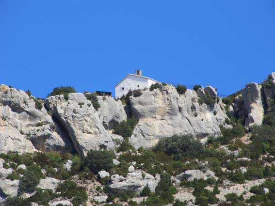 Zoom sur l'ermitage de la trinit depuis le parking