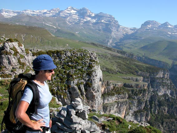 Au sommet du Mondoto, vue sur le canyon d'Aisclo et las Tres Marias.