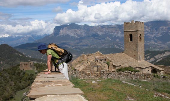 Muro de Roda avec la Pea Montaesa en arrire-plan.