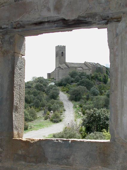 L'église de Muro de Roda, vue de la fenêtre de l'ermitage San Bartolomé.