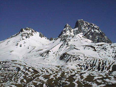 Pic du Midi d'Ossau, � gauche le Pic de Peyreget.