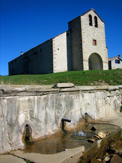 Chapelle Santa Orosia, et la fontaine miraculeuse à ses pieds.