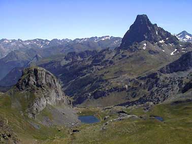 Lac et Pic Casterau et pic du Midi d'Ossau.