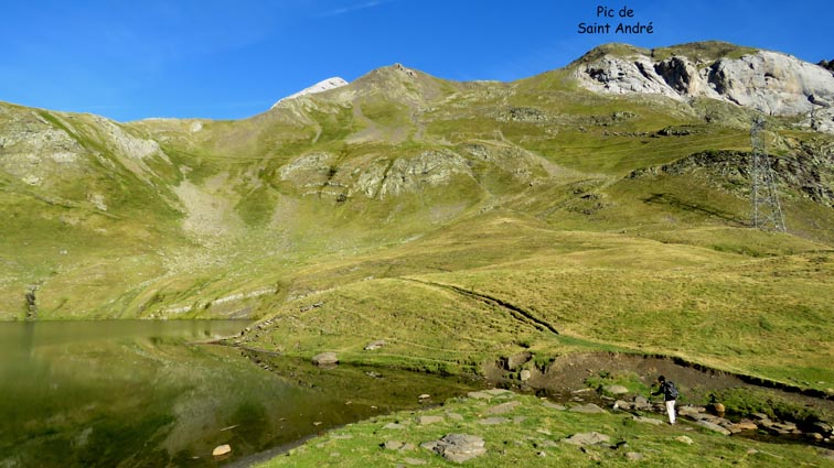 Nous traversons le dversoir du lac des Espcires