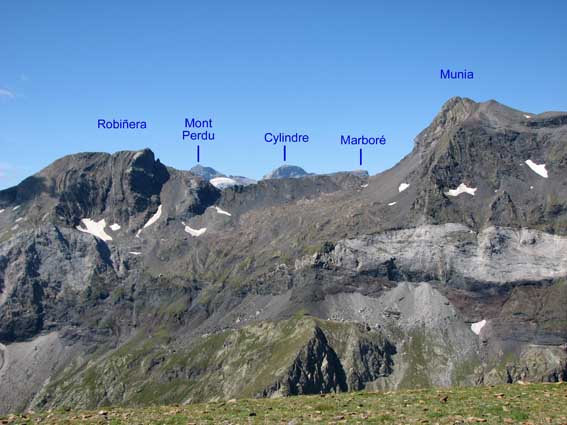 Le Mont Perdu, le Cylindre et le Marboré pointent leur nez à l'Ouest